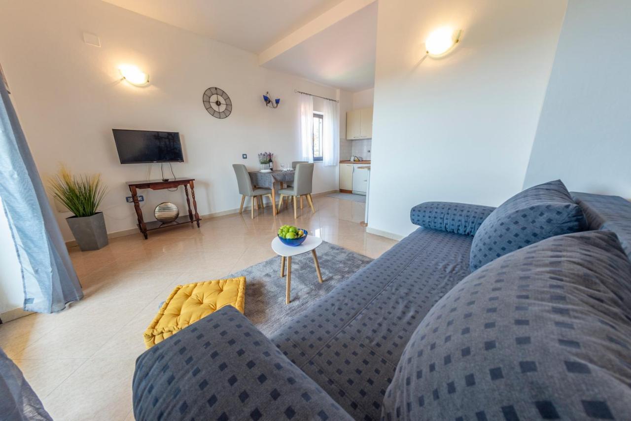 Apartments Krivicic Blue Помер Екстер'єр фото